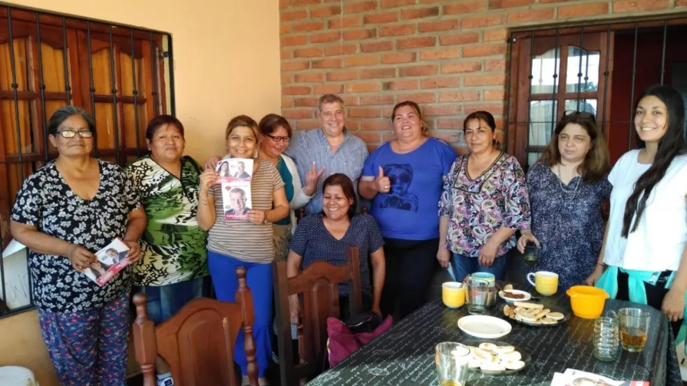 No para: Ángel Causarano continúa recorriendo los barrios de la Capital