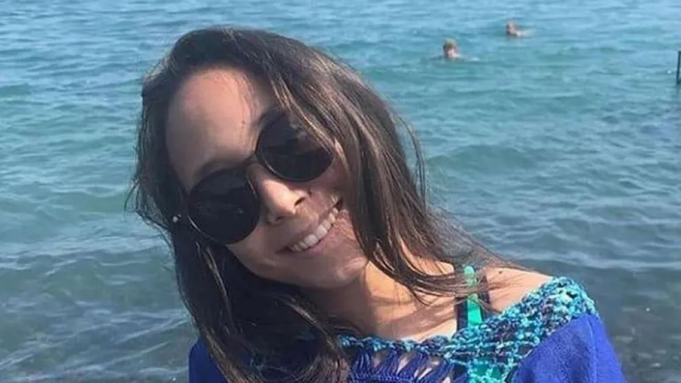 Aterrador: se durmió escuchando música, le explotó el celular y murió