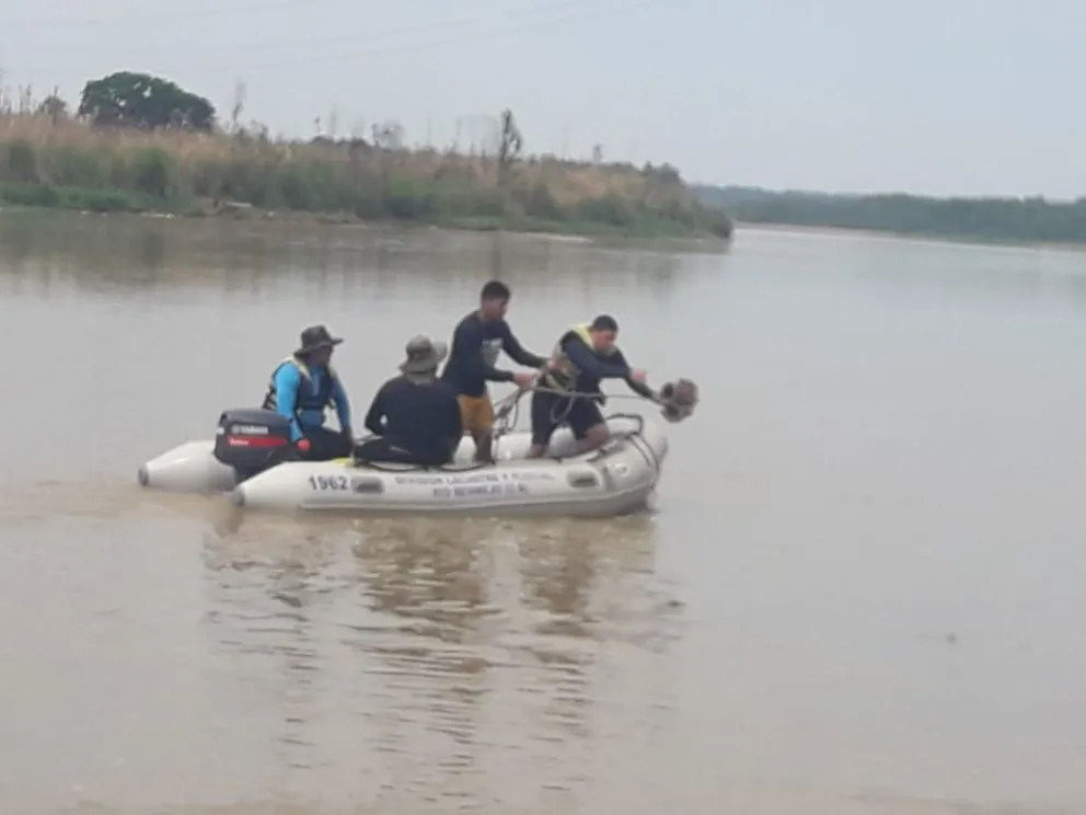 Último momento: lograron rescatar el cuerpo de uno de los niños arrastrados por la corriente del río Bermejo