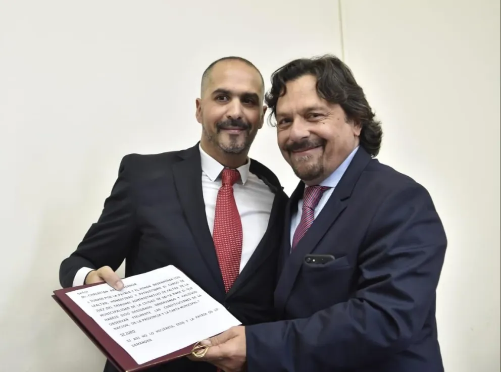 Gustavo Sáenz tomó juramento a los nuevos jueces de Faltas