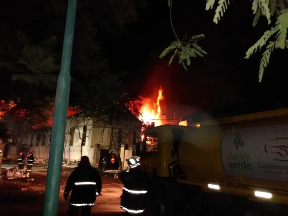 Tragedia en el ingenio La Esperanza: Bomberos salteños ayudaron a sofocar el incendio