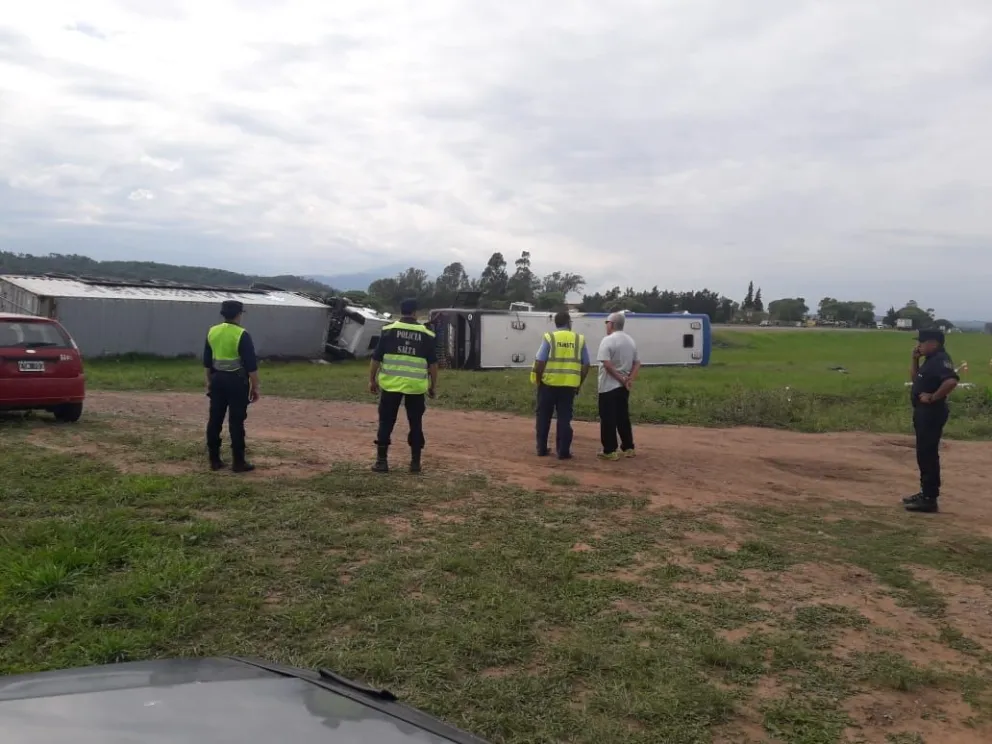Accidente en Rosario de la Frontera entre un camión y un ónmibus: el reporte policial de lo que ocurrió