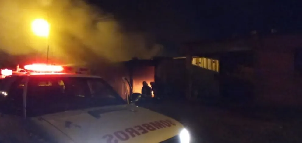 Bomberos trabajaron arduamente para sofocar un incendio
