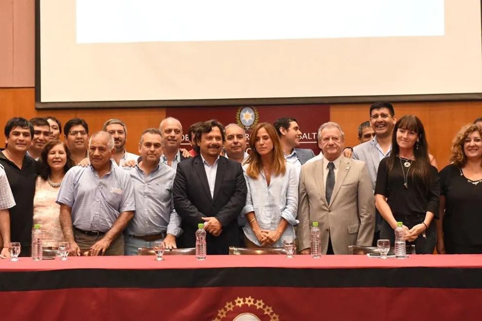 Entrega de las Tarjetas Alimentar en Salta: Sáenz encabezó la presentación del operativo