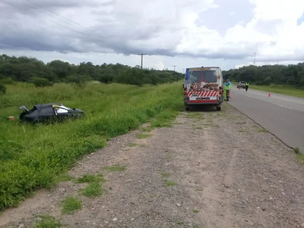 Violento vuelco sobre la Ruta Nacional 9: un hombre perdió la vida