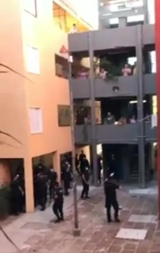 Lluvia de piedras sobre pareja que volvió de España
