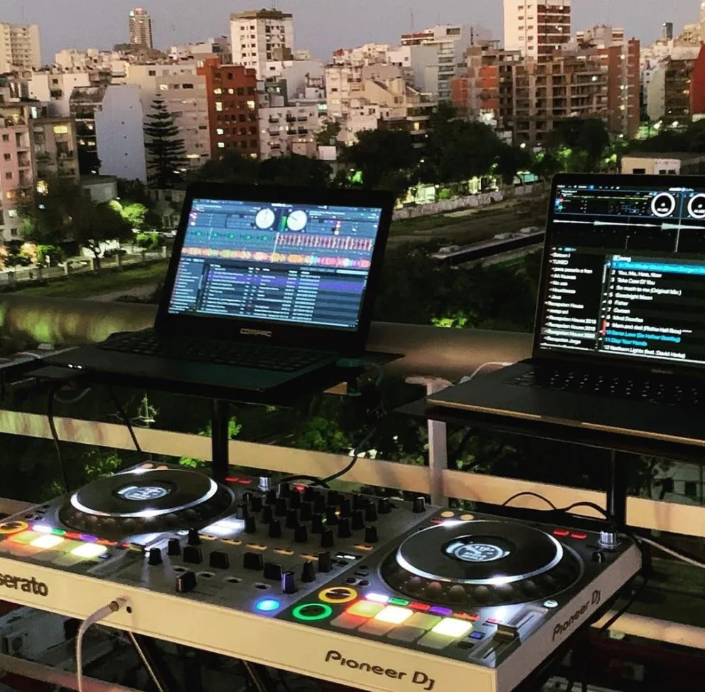 Balcón DJ Diego Martínez. Fuente: (Instagram)