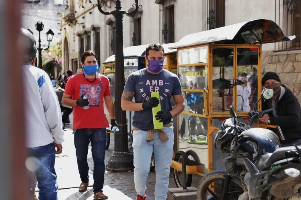 De una manera muy especial, Barrios de Pie y Libres del Sur celebraron el cumpleaños de la Ciudad de Salta