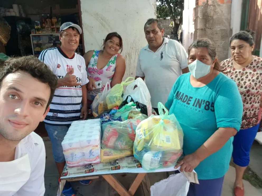 En plena pandemia, un empleado bancario llamado Pablo Ashur, se puso la “diez” y ayuda a merenderos salteños