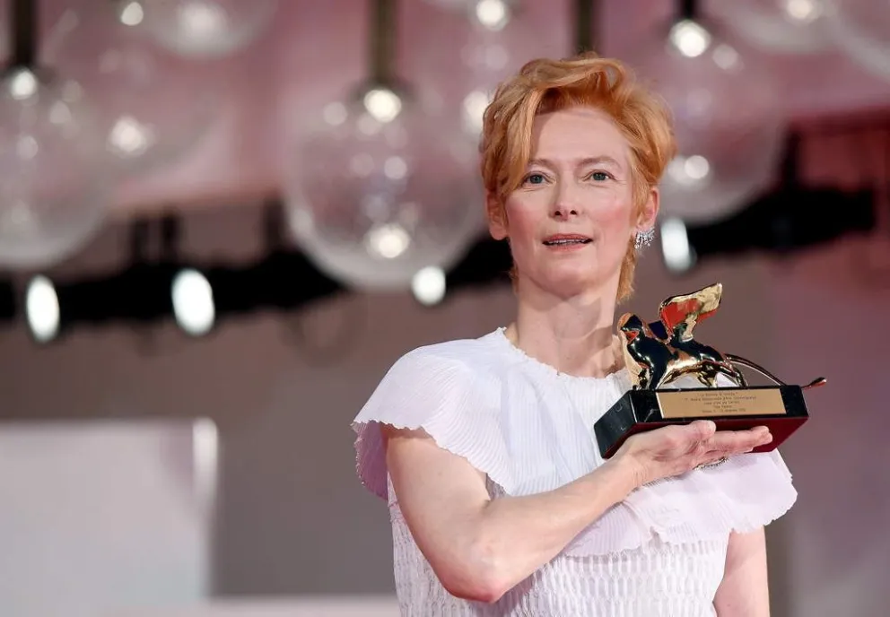 Tilda Swinton se lleva el León de Oro
