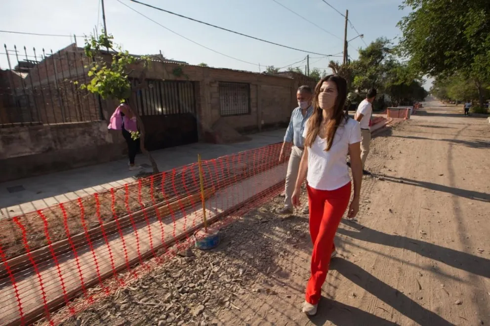 Bettina Romero supervisó las obras que se ejecutan en los barrios salteños