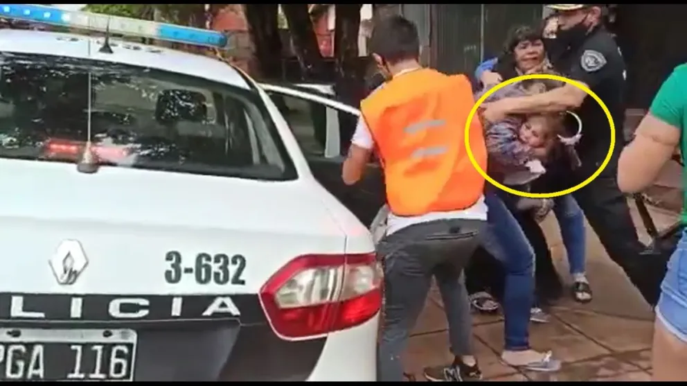 Una jueza le quitó una nena a sus padres adoptivos y se la entregó a una pareja gay