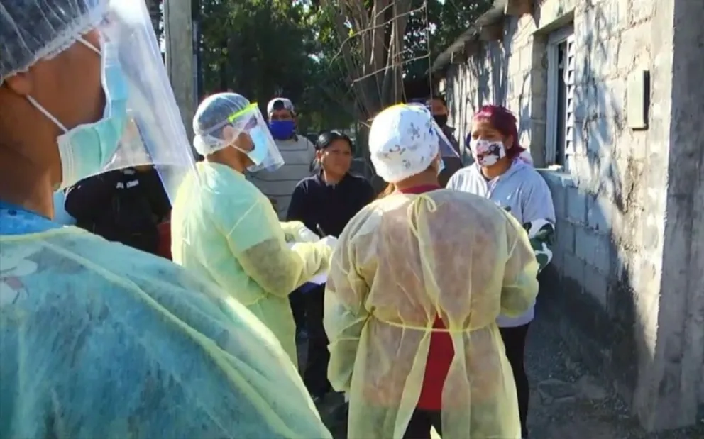 Mientras la pandemia avanza, en el interior hay pocos profesionales de la salud para atender a miles de pacientes