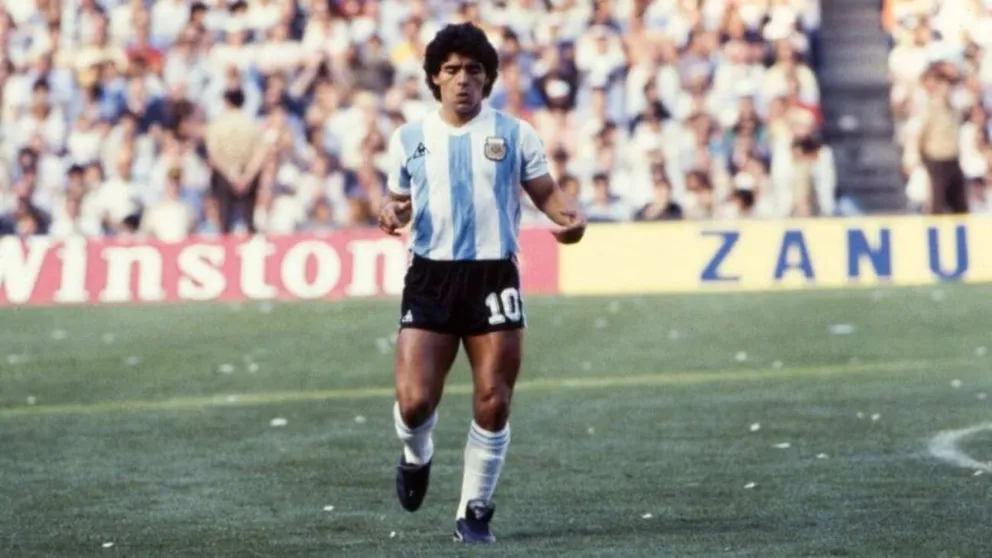 Diego Maradona: Una imagen del diez fue vandalizada por feministas en Tucumán