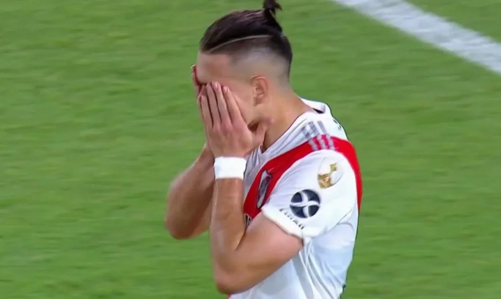 Copa Libertadores: Santos Borré desperdició un penal para River