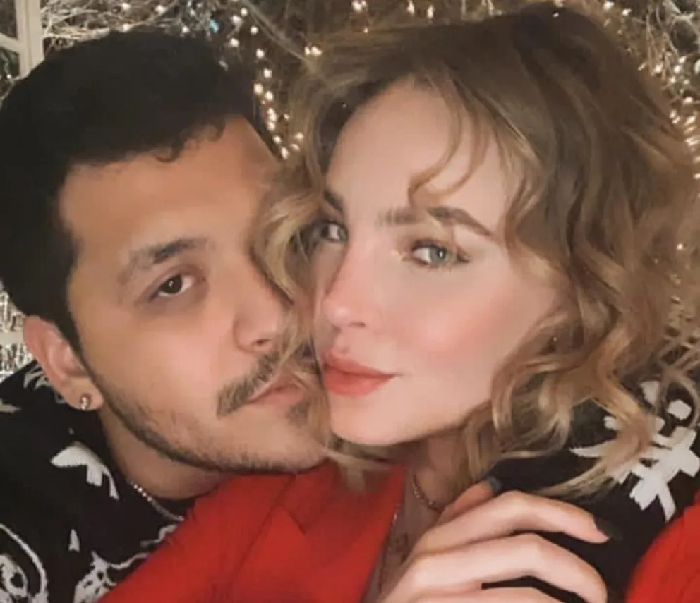 Belinda y Christian Nodal en una revista 