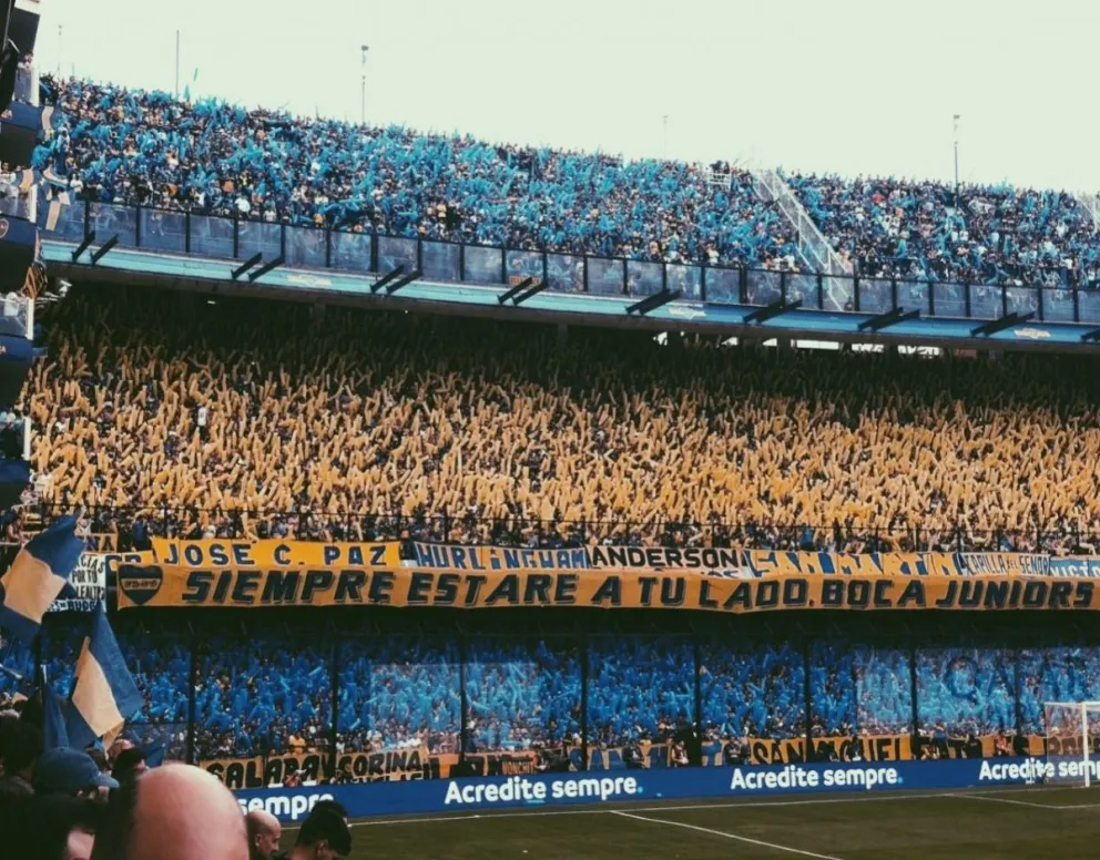 Conmoción total: un micro que llevaba simpatizantes de Boca volcó y hay heridos