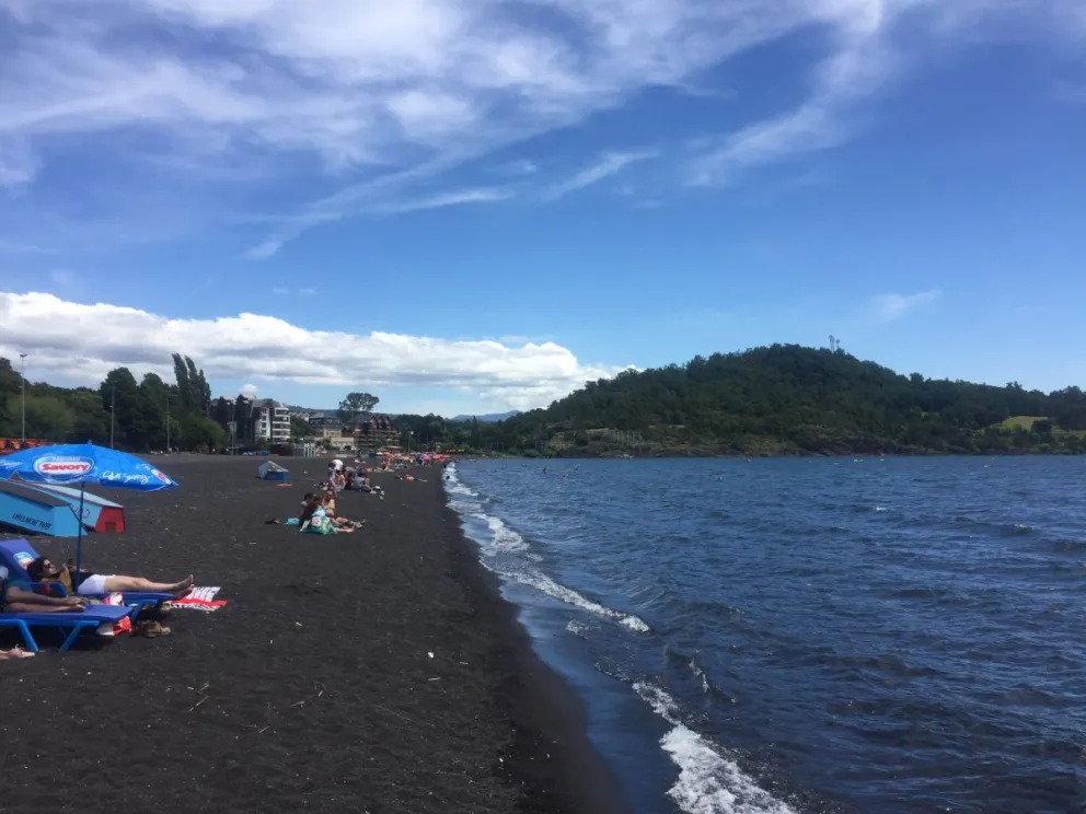 Playa Pucón. Fuente: (Twitter)
