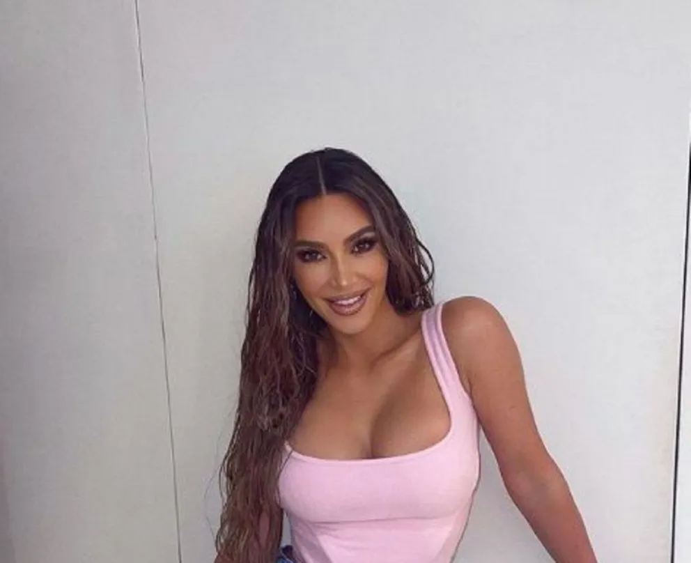 Kim Kardashian se convierte en blanco de memes tras su curioso pesebre navideño