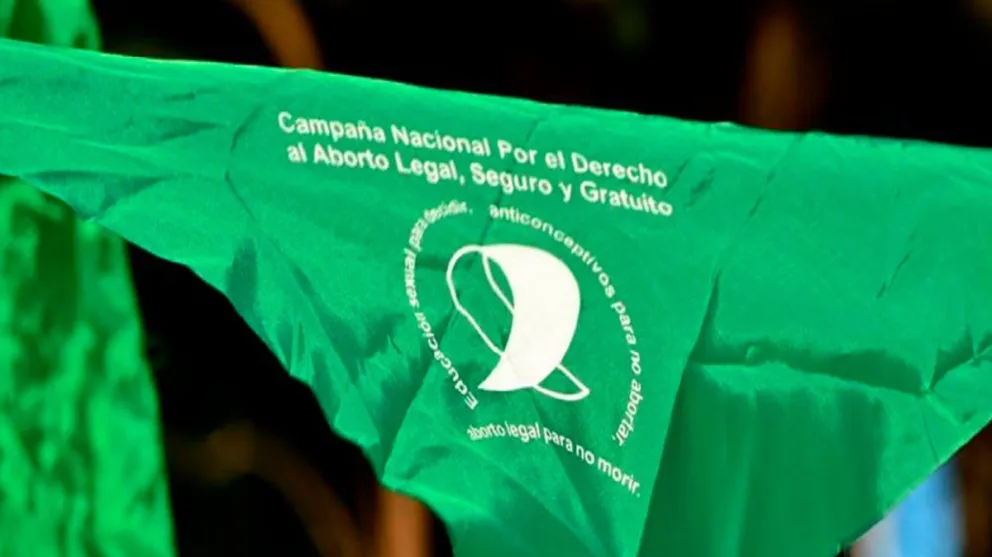 Aborto legal: los pañuelos verdes sumaron votos en el Senado con los que no contaban
