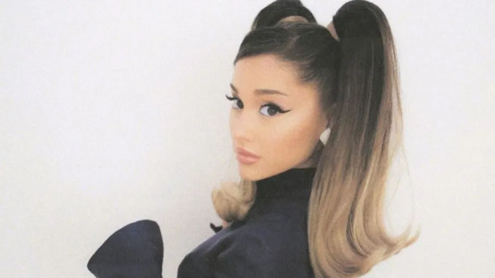 Ariana Grande dio vuelta a sus fanáticos anunciando su casamiento