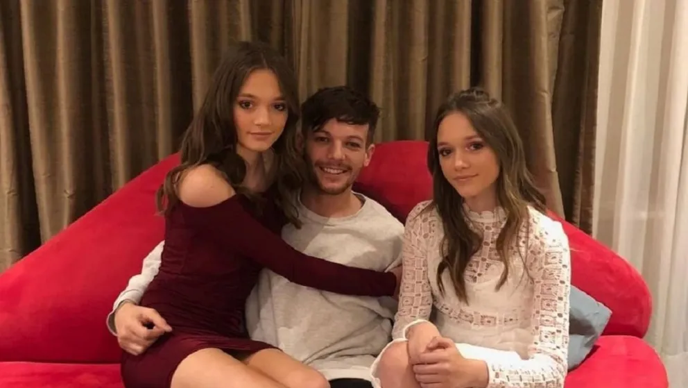 Louis Tomlinson y sus hermanas. Fuente (Instagram)