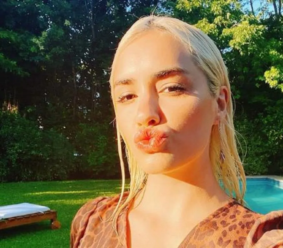 Lali Espósito compartió una inesperada foto al natural y sin camisa que dejó a todos sorprendidos