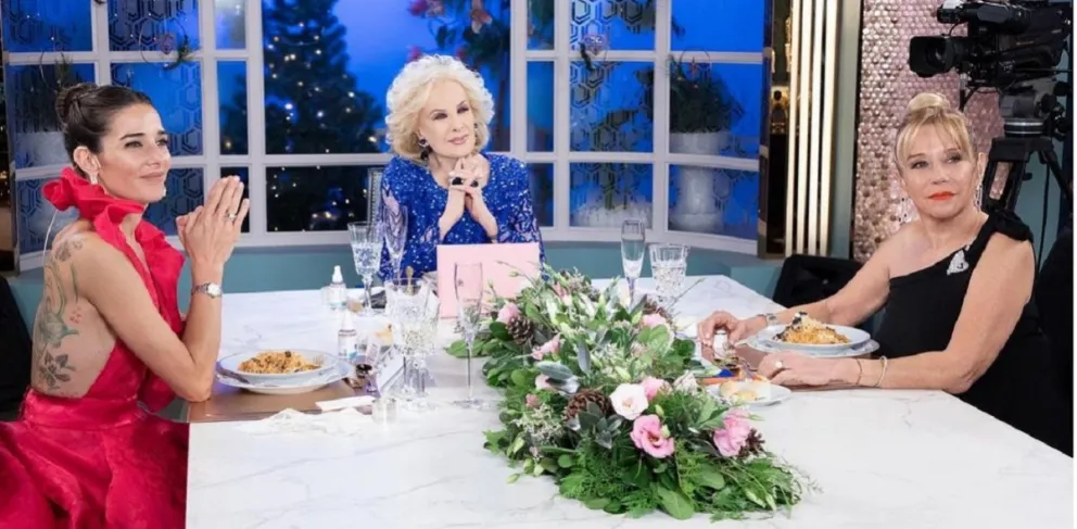 Juana Viale, Mirtha Legrand y Marcela Tinayre. Fuente (Twitter)