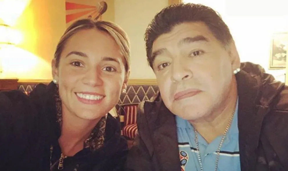 Rocío Oliva y Diego Maradona. Fuente (Instagram)