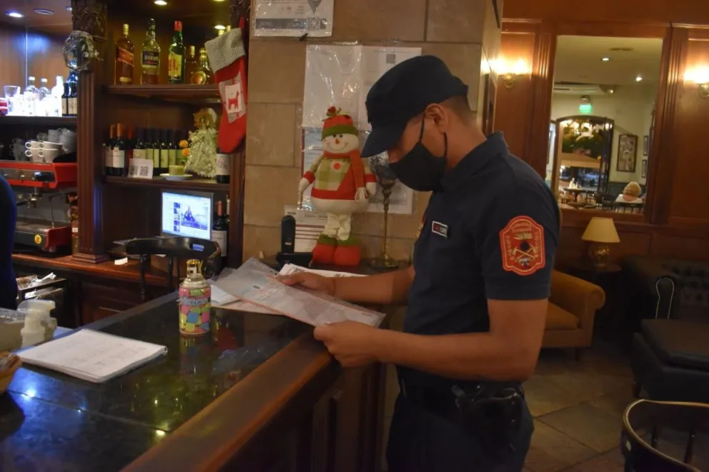 ¡Irresponsables! Desbaratan varias fiestas clandestinas y multan a más de 100 personas en Salta