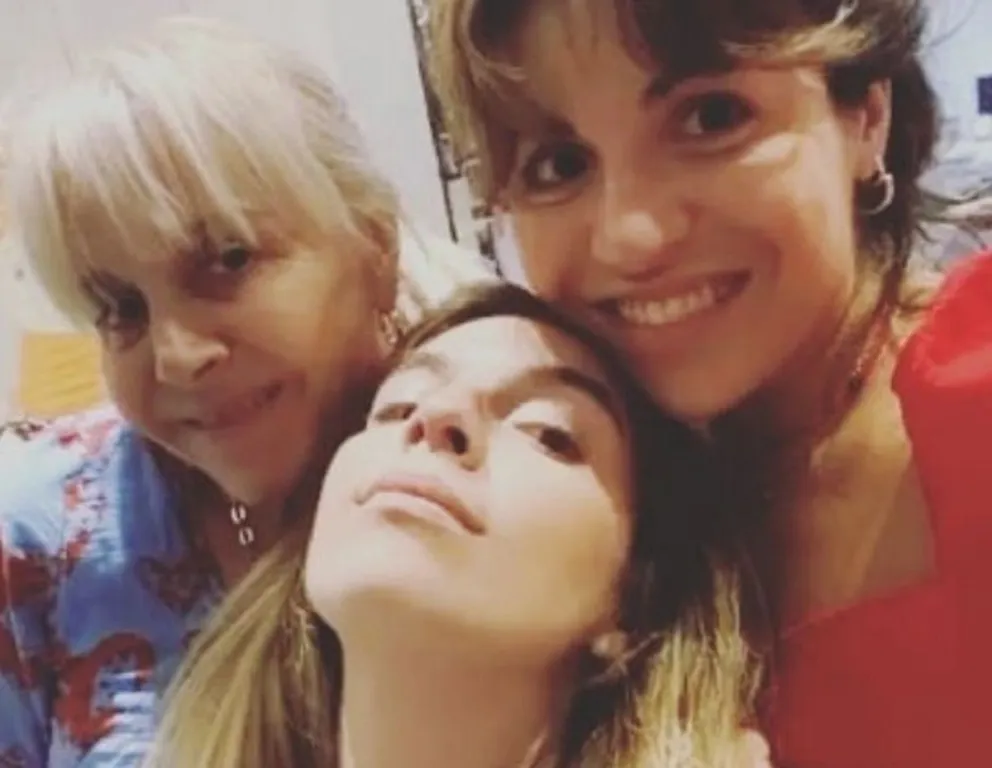 En homenaje a su padre Diego Maradona, Dalma y Gianinna Maradona se hicieron tatuajes idénticos