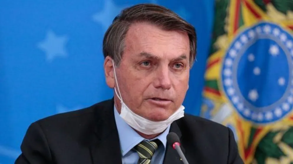 Jair Bolsonaro apuntó contra los laboratorios y la aplicación de la vacuna