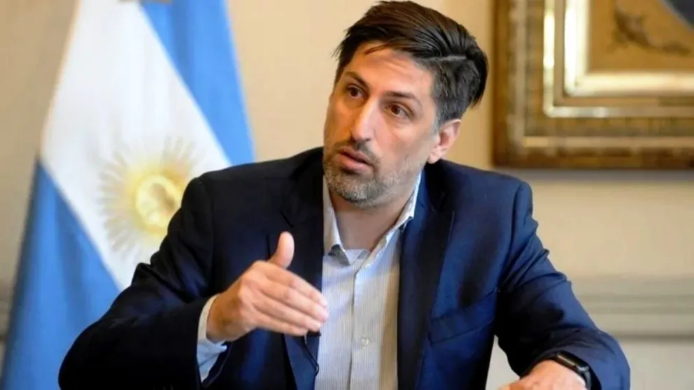 Nicolás Trotta: "A las aulas"