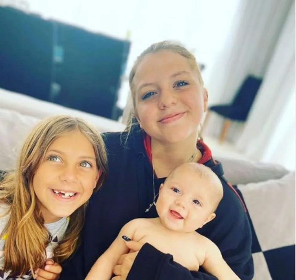 ¡No oculta su amor! Sol, la hija de Karina La Princesita presentó en redes a su primer novio, Santino