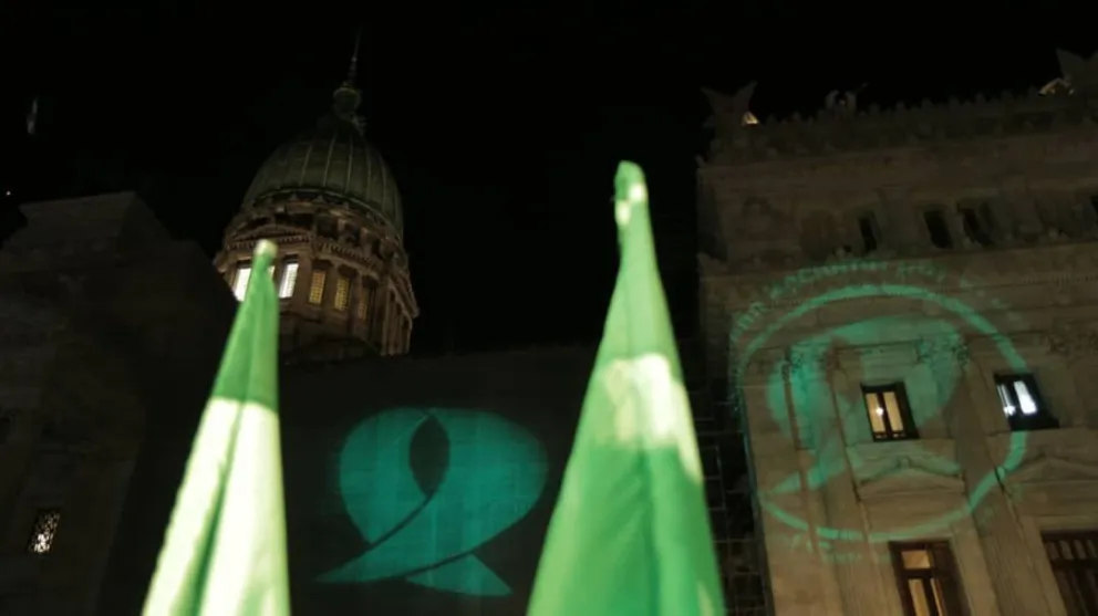 Todo definido: a la madrugada se aprobaría el aborto legal y gratuito en la Argentina