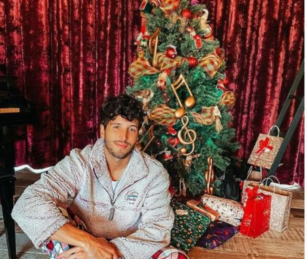 Sebastián Yatra se hizo un radical cambio de look a solo horas del fin de año y alborotó todo