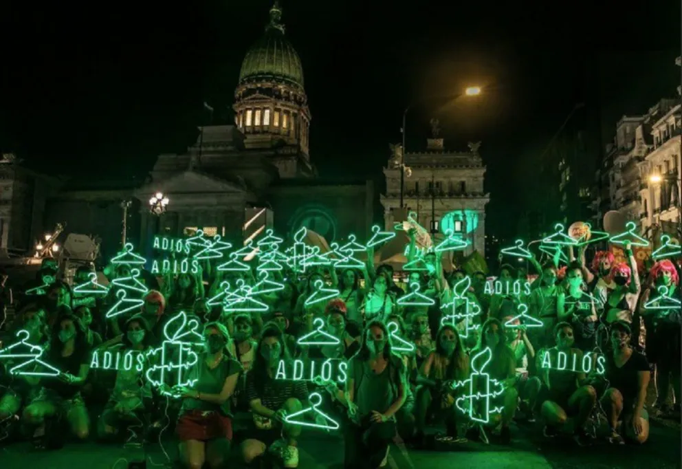 Tras la aprobación del aborto, un locutor pidió "salir a violar" a las mujeres y ahora llora porque lo amenazan