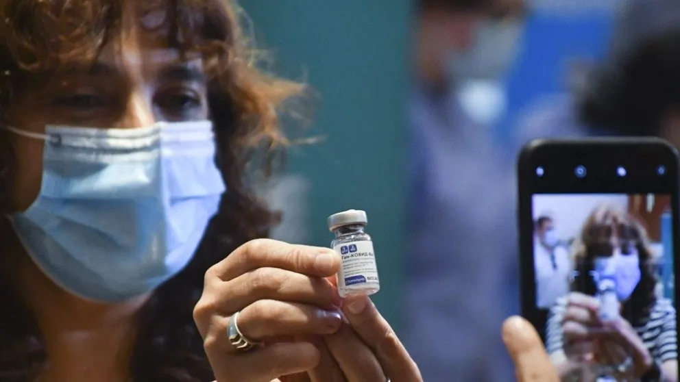 Según el Ministerio de Salud, los efectos que provoca la vacuna rusa son normales