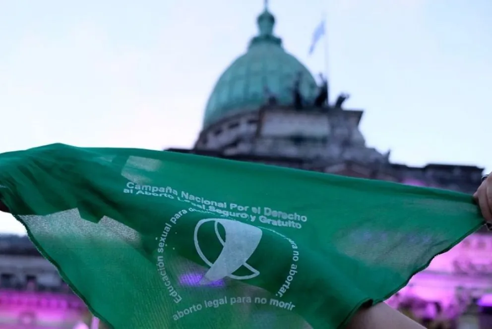 Tucumán: Banderas a media asta en señal de duelo por la aprobación del aborto legal