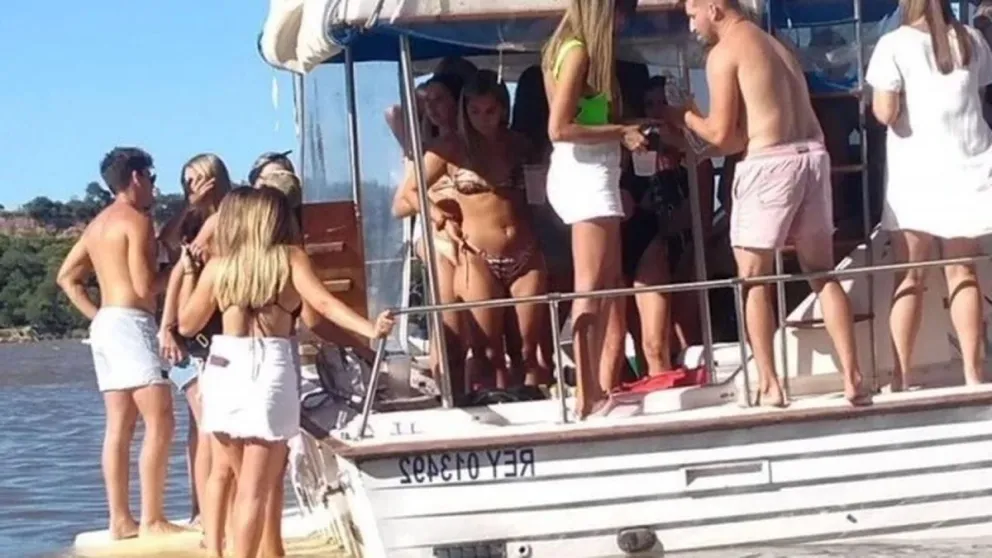No les importa ni la madre: hicieron una fiesta clandestina en un yate y casi lo hunden con tanta gente
