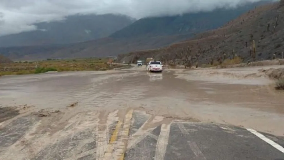 Continúan los trabajos en las rutas luego del fuerte temporal en Salta