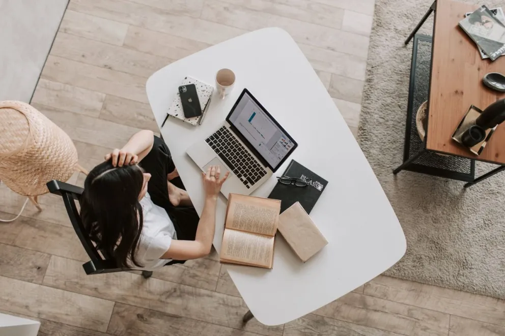 Empleados públicos con "bendiciones" pre-adolescentes podrán hacer teletrabajo