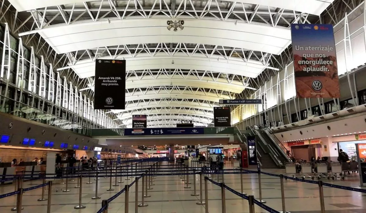 Tensión e incertidumbre en el Aeropuerto de Ezeiza: por el aumento de casos  de coronavirus podrían cerrar sus puertas | Voces Criticas - Salta -  Argentina