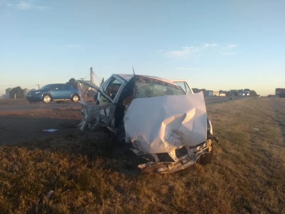 Trágico: tres muertos y dos heridos graves al volcar un remis en medio de una tormenta