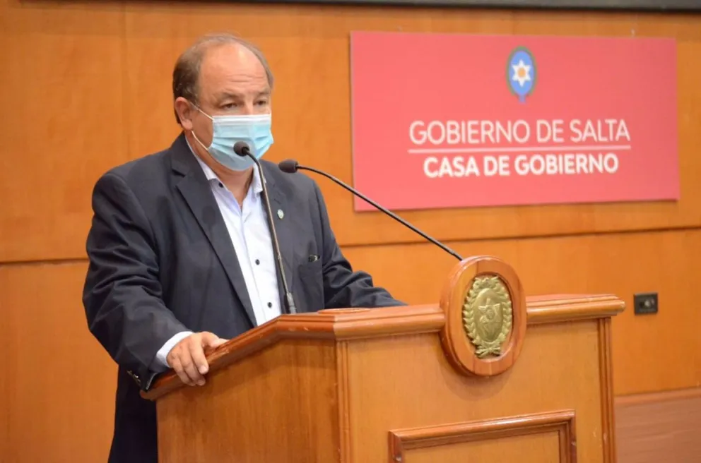 Se conoció un nuevo parte médico de Ricardo Villada, el ministro internado con COVID-19
