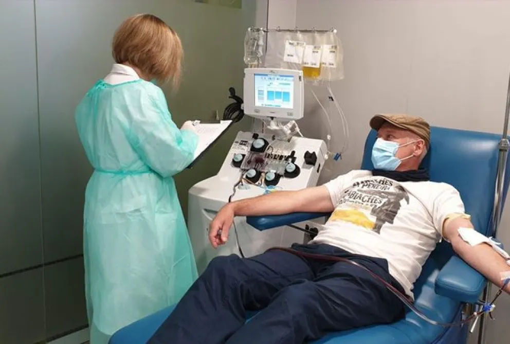 El New York Times destacó el tratamiento con plasma sanguíneo que realiza la Argentina