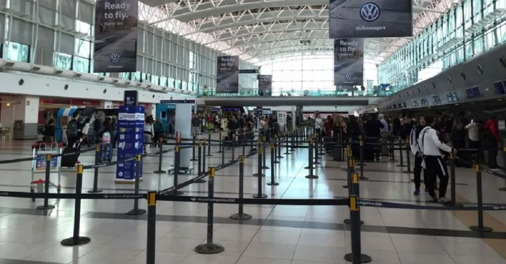 Salteños sin poder regresar a casa: la aerolínea los dejó varados en el aeropuerto