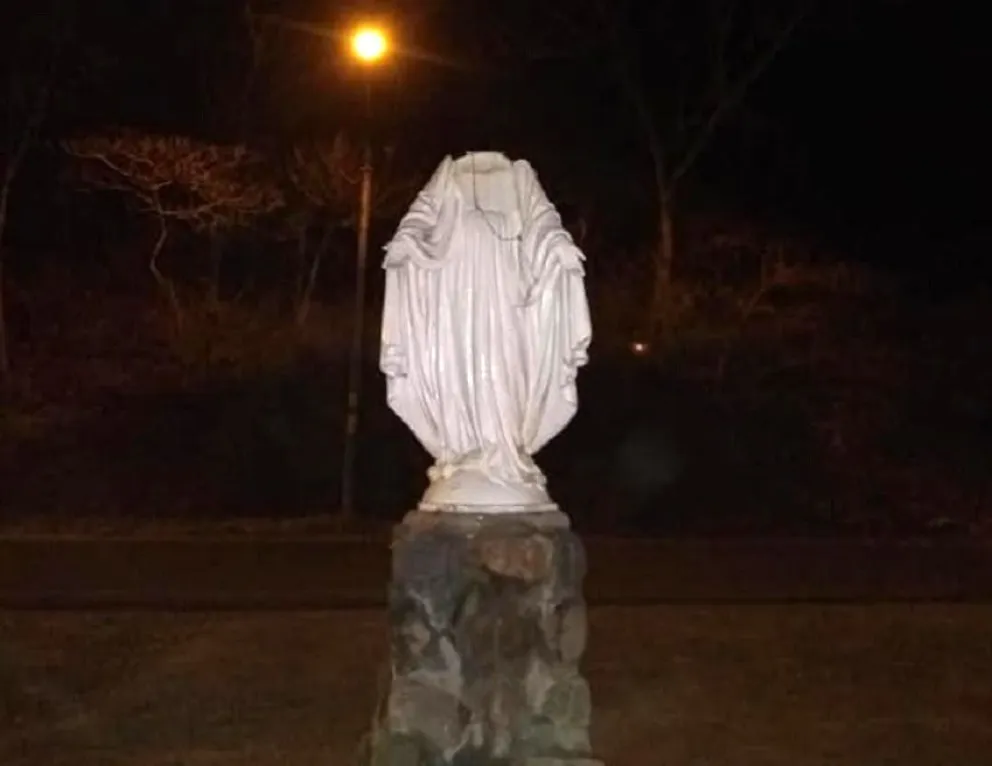 Que aparezca el desgraciado: identifican al sujeto que habría decapitado a la Virgen de La Caldera