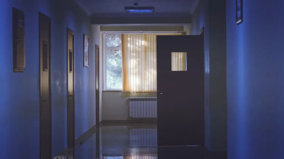 Murió un bebé en la guardia del hospital: le sacaron el pañal y confirmaron que había sido violado