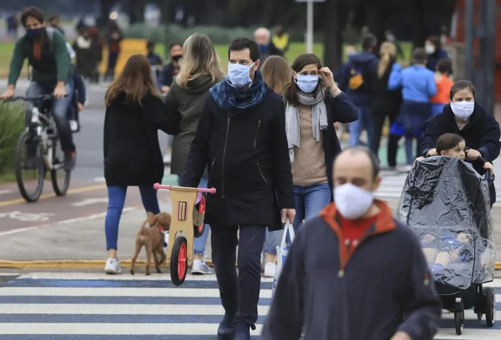 El AMBA triplica los casos de coronavirus y se acerca al “pico” del 2020